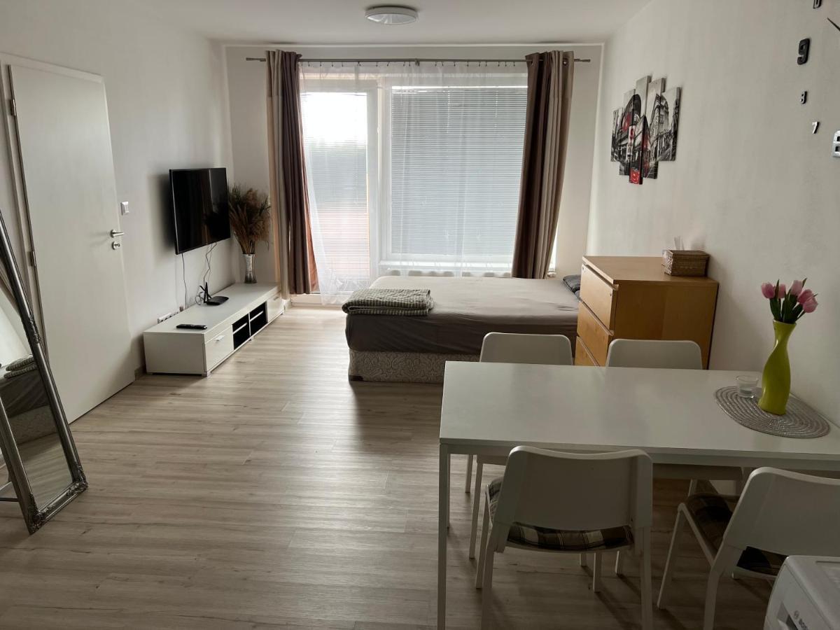 Beautiful 2 Bedroom Apartment Prostějov Buitenkant foto